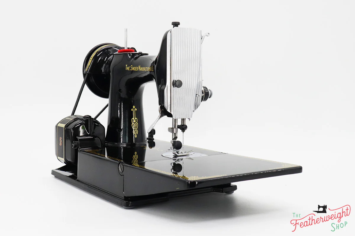 Singer Featherweight 221 Sewing Machine, AK7740** Grade 9- - Image 6