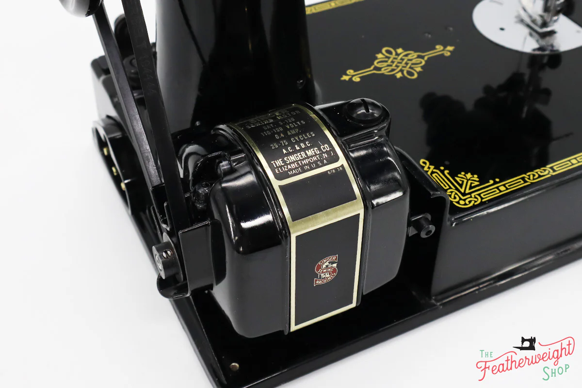 Singer Featherweight 221 Sewing Machine, AK7740** Grade 9- - Image 8