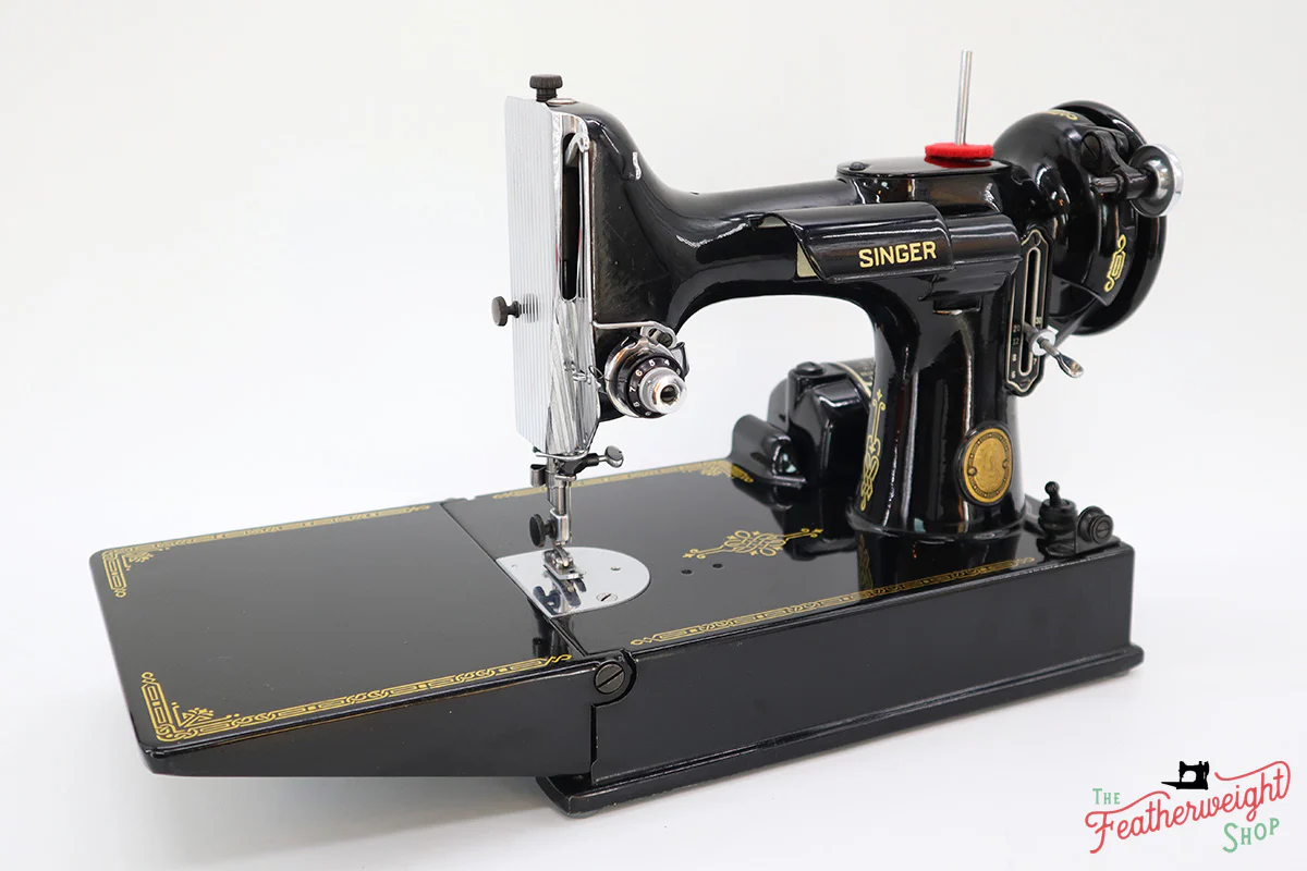 Singer Featherweight 221 Sewing Machine, AK7911** - Image 3
