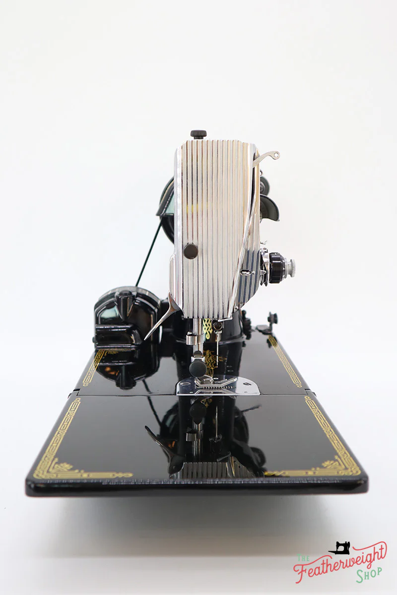 Singer Featherweight 221 Sewing Machine, AK7911** - Image 4