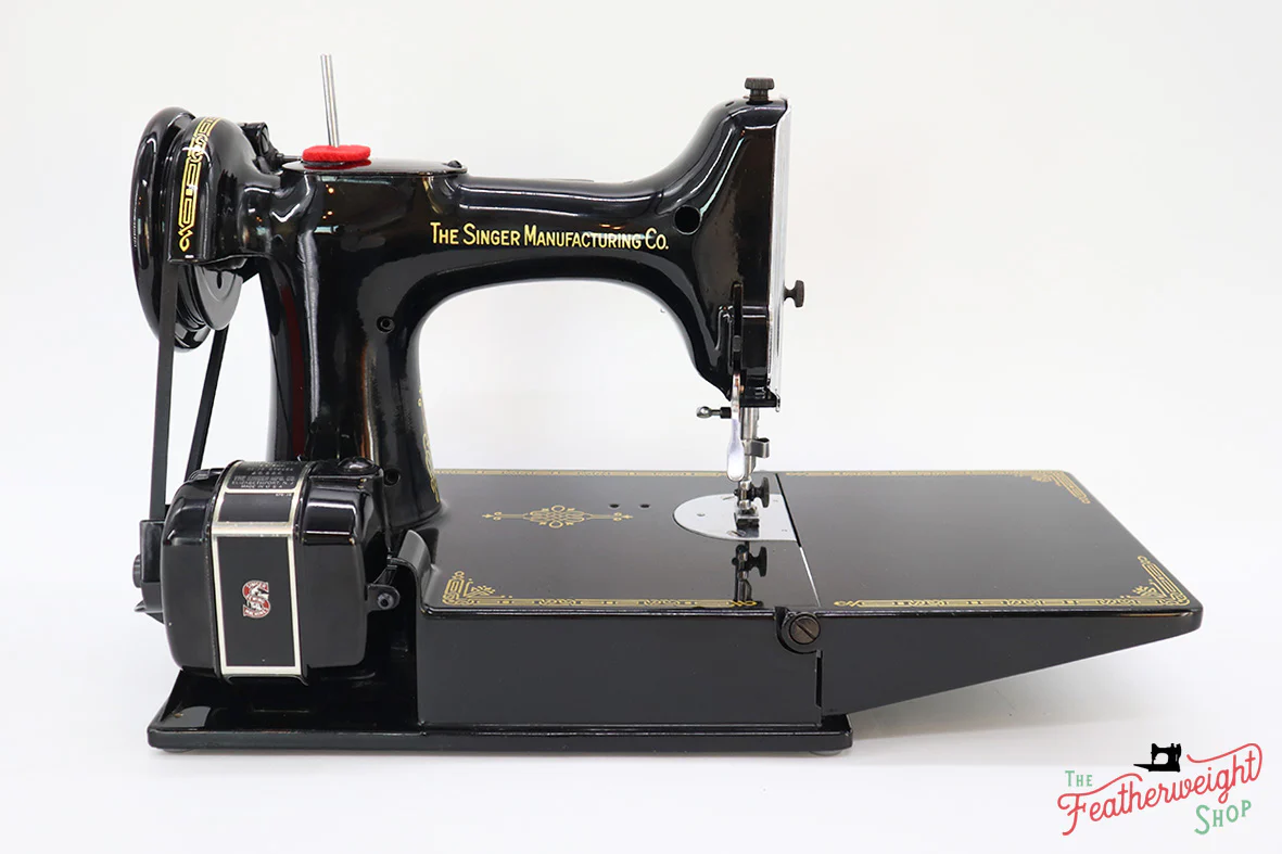 Singer Featherweight 221 Sewing Machine, AK7911** - Image 7