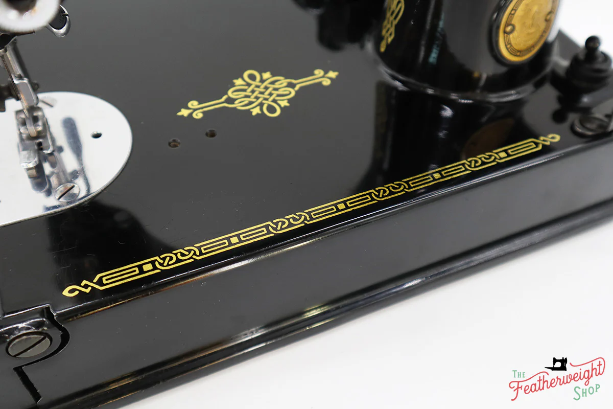 Singer Featherweight 221 Sewing Machine, AK7911** - Image 9