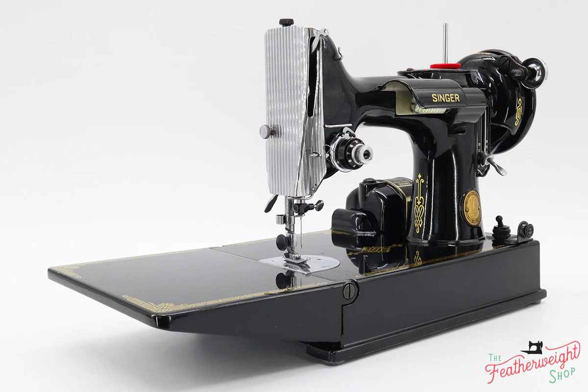 Singer Featherweight 221 Sewing Machine, AK7915** - Image 3