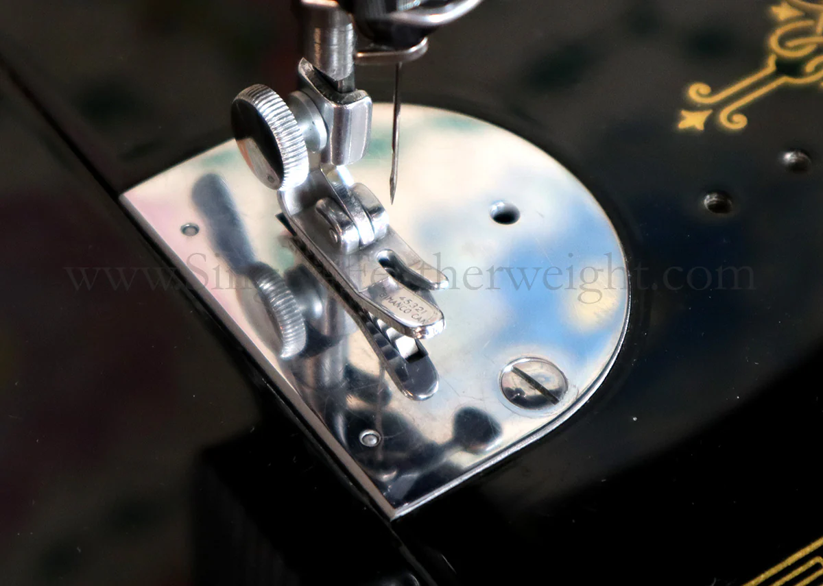 Singer Featherweight 221 Sewing Machine, AK993*** - Image 13