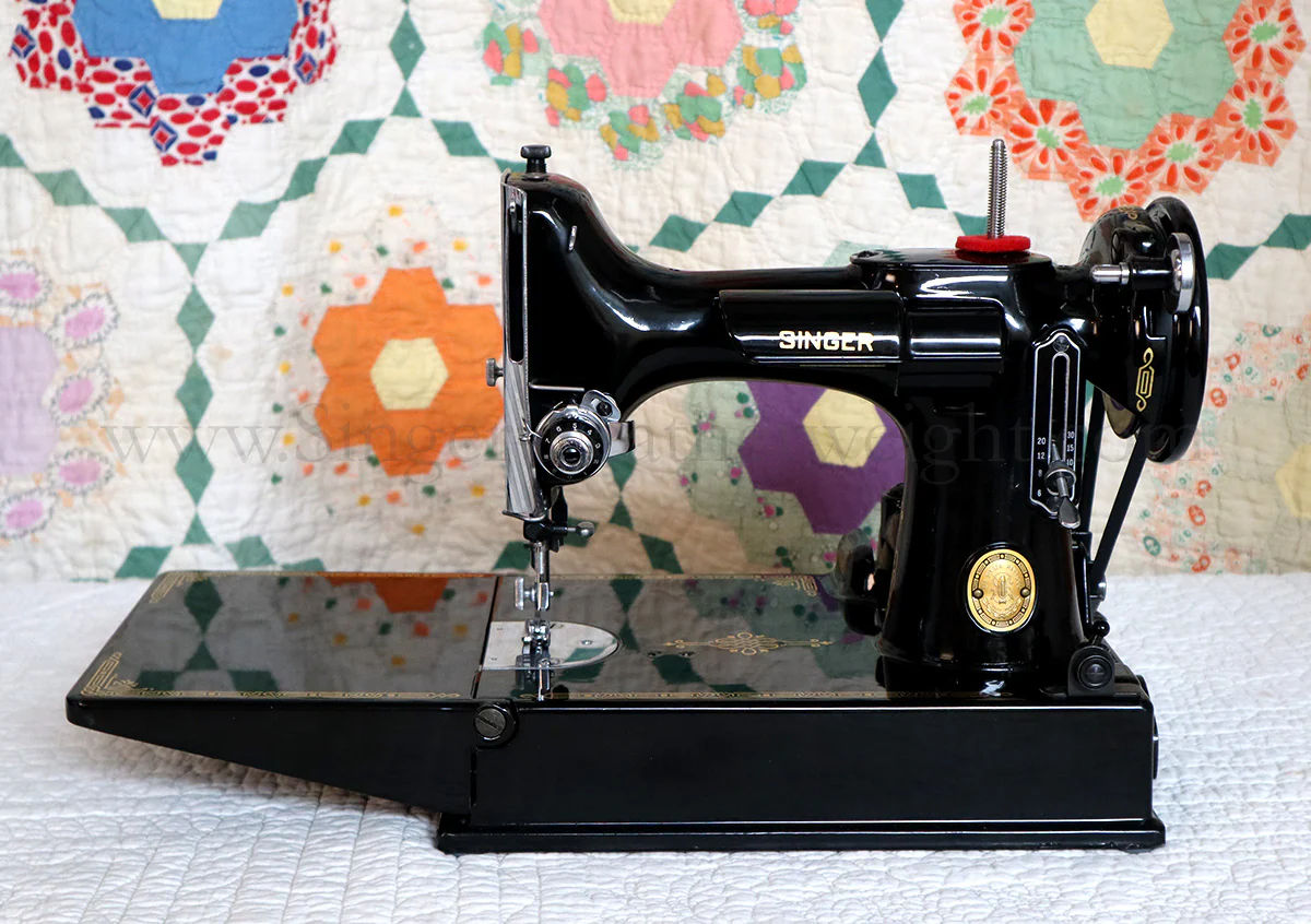 Singer Featherweight 221 Sewing Machine, AK993*** - Image 2