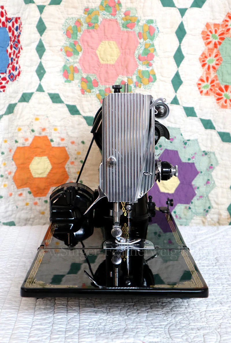 Singer Featherweight 221 Sewing Machine, AK993*** - Image 4