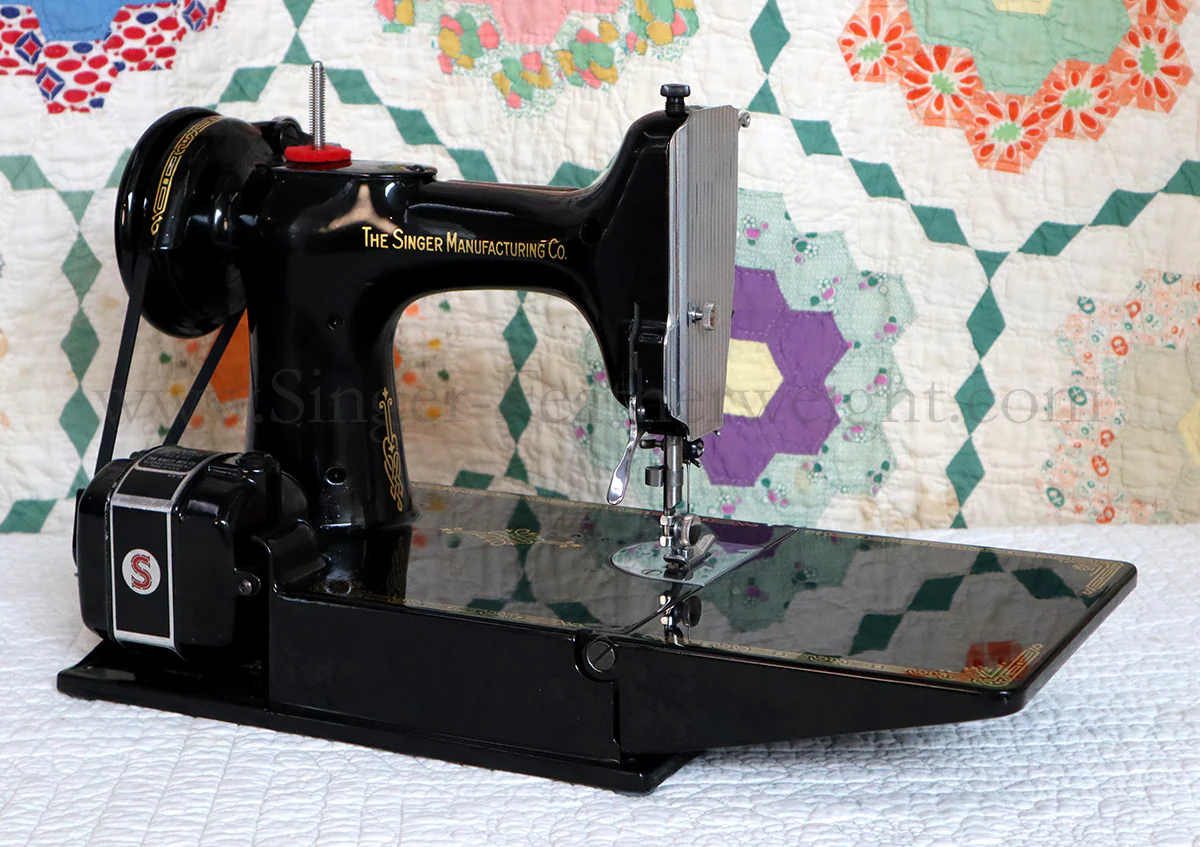Singer Featherweight 221 Sewing Machine, AK993*** - Image 6