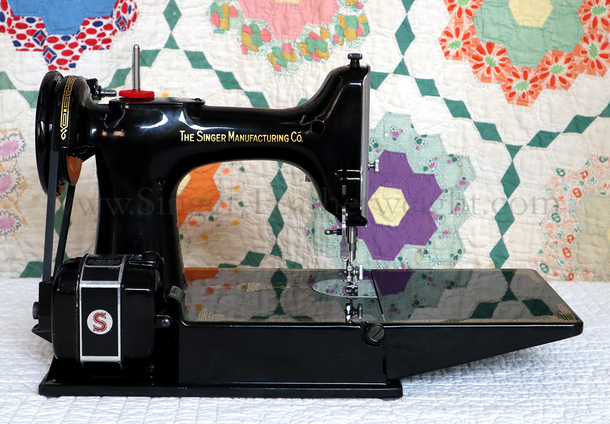 Singer Featherweight 221 Sewing Machine, AK993*** - Image 7