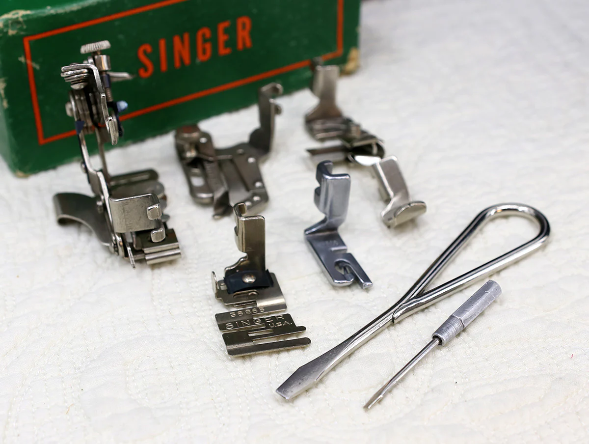 Singer Featherweight 221 Sewing Machine, AL005*** - Image 19