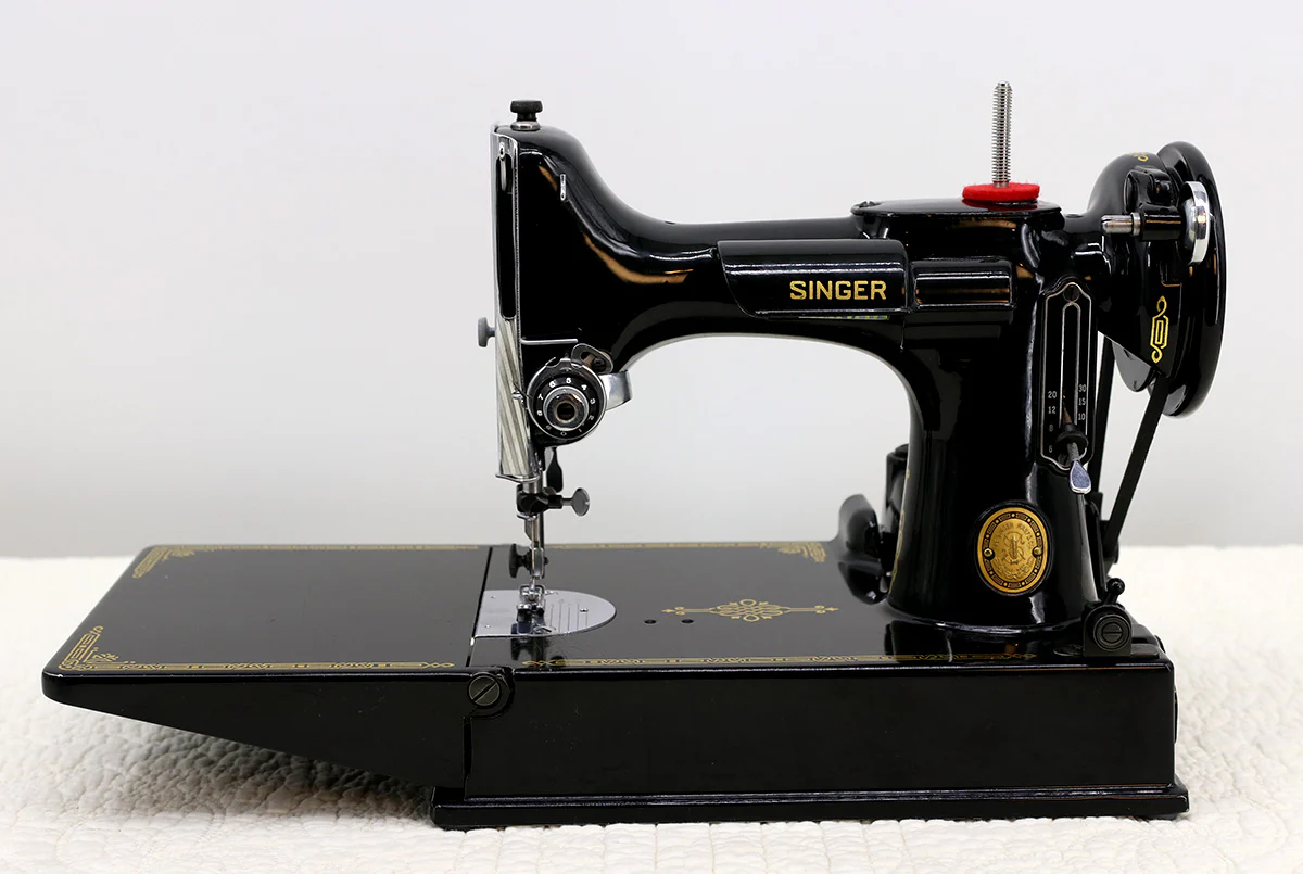 Singer Featherweight 221 Sewing Machine, AL005*** - Image 2