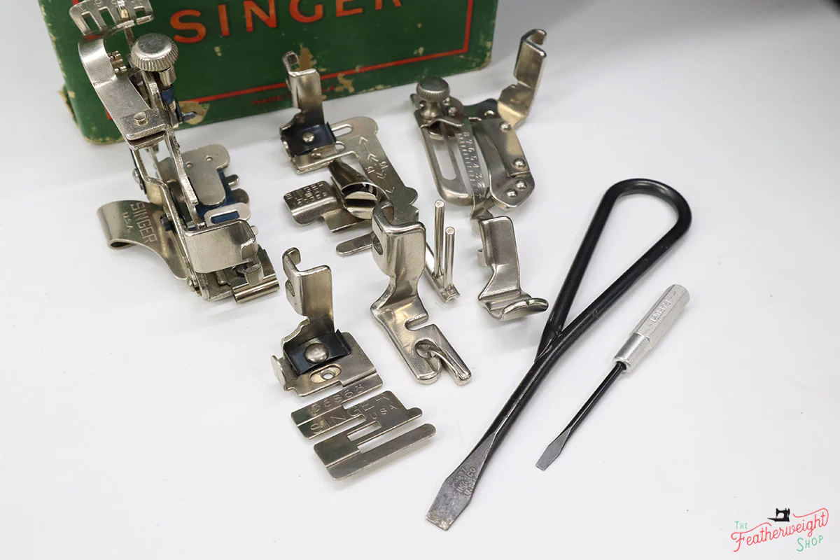 Singer Featherweight 221 Sewing Machine, AL015*** - Image 17
