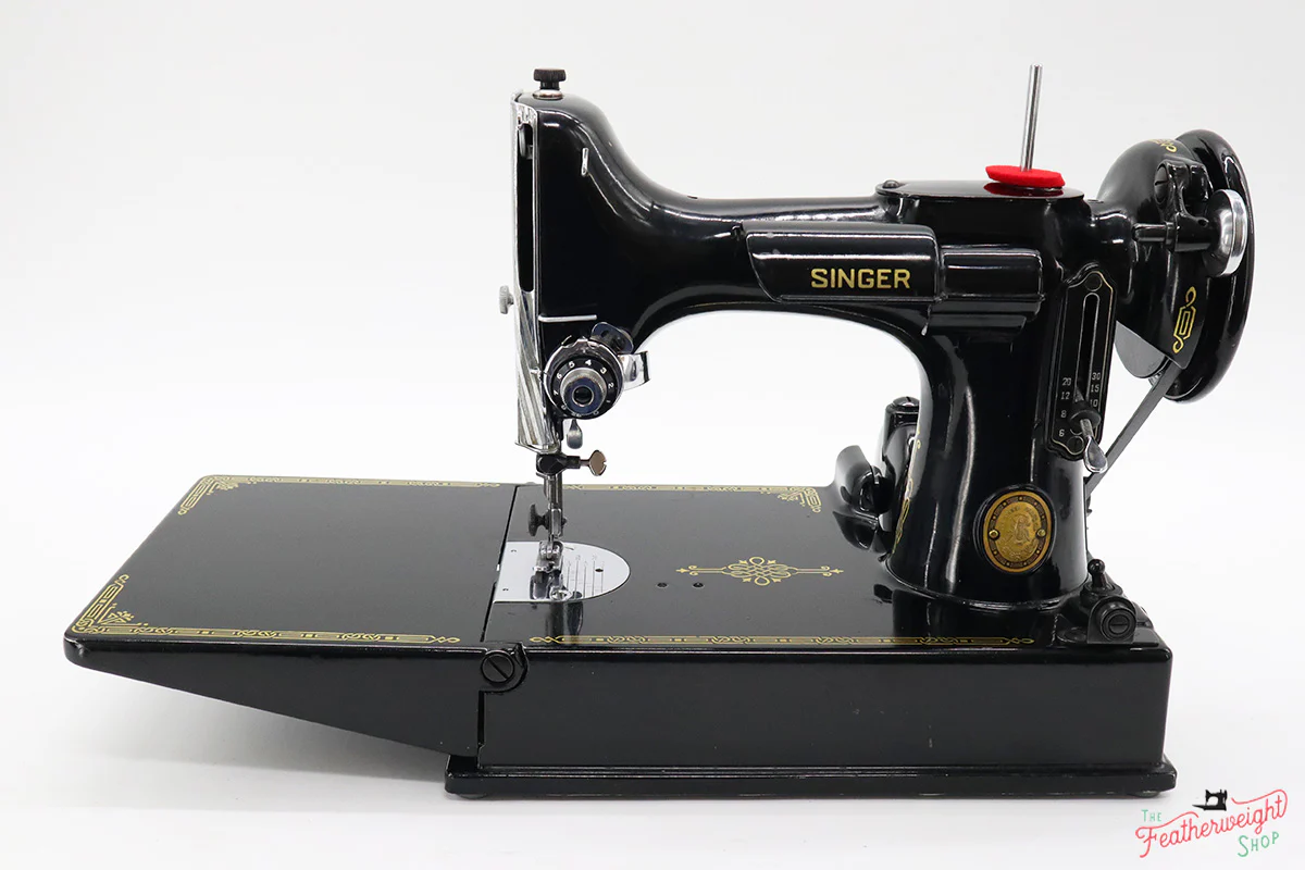 Singer Featherweight 221 Sewing Machine, AL015*** - Image 2