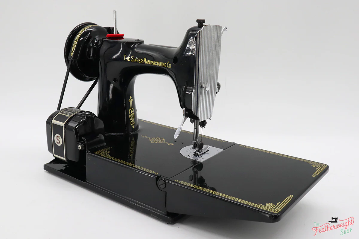 Singer Featherweight 221 Sewing Machine, AL015*** - Image 5
