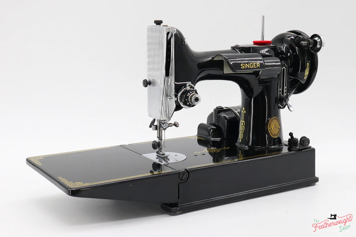 Singer Featherweight 221 Sewing Machine, AL020*** - Image 4