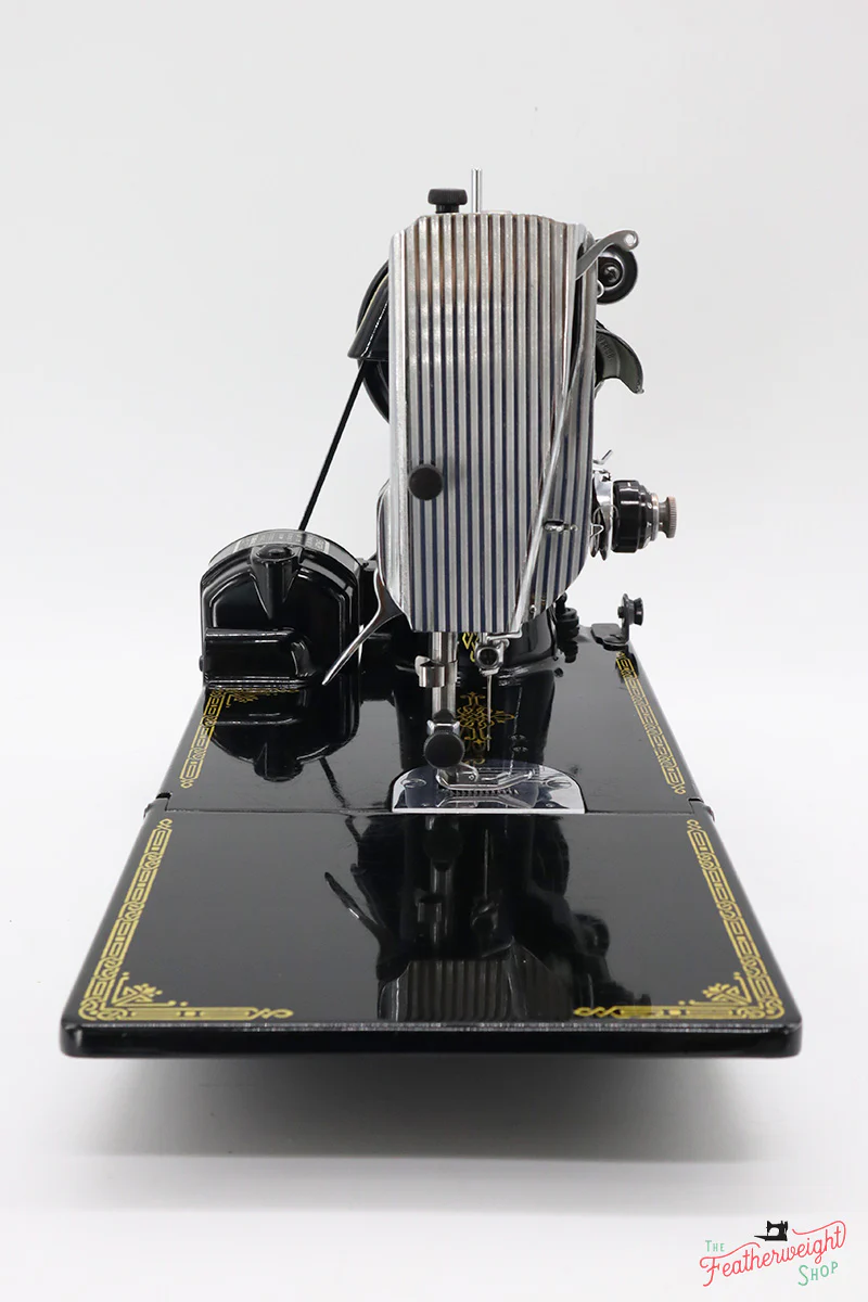 Singer Featherweight 221 Sewing Machine, AL020*** - Image 5