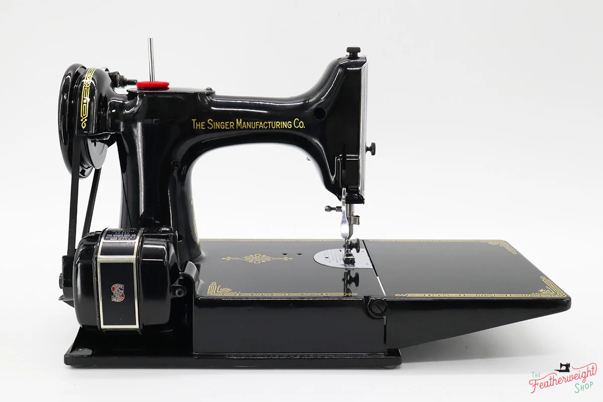 Singer Featherweight 221 Sewing Machine, AL020*** - Image 7
