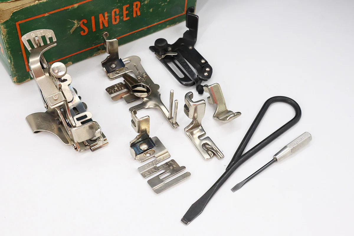 Singer Featherweight 221 Sewing Machine, AL022*** - Image 21
