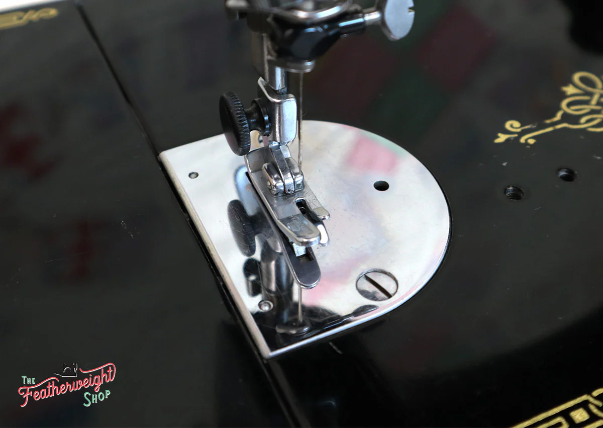 Singer Featherweight 221 Sewing Machine, AL024*** - Image 16