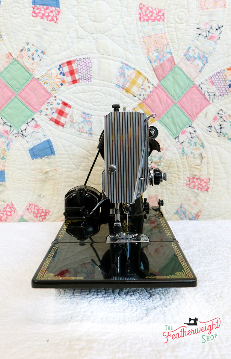 Singer Featherweight 221 Sewing Machine, AL024*** - Image 4