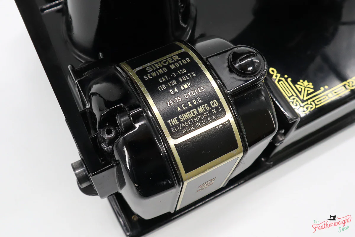 Singer Featherweight 221 Sewing Machine, AL033*** - Image 16