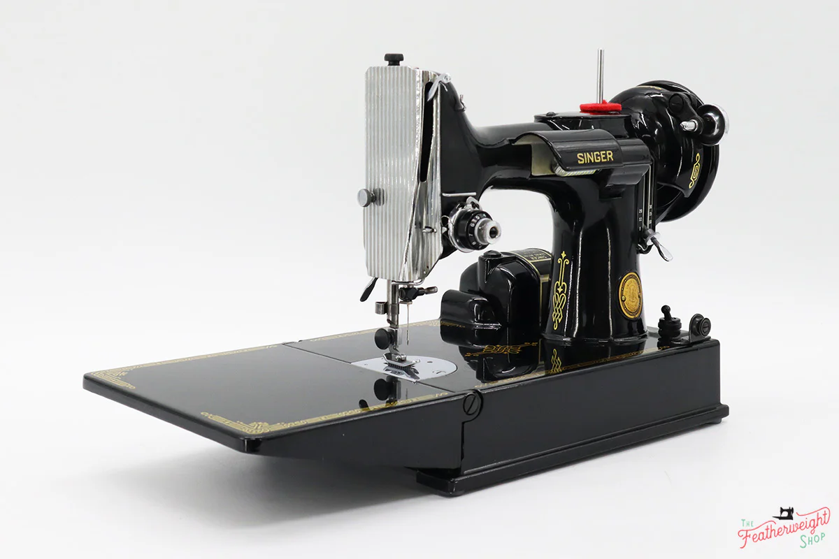 Singer Featherweight 221 Sewing Machine, AL033*** - Image 3