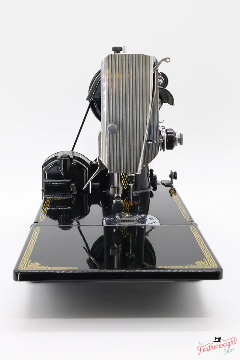 Singer Featherweight 221 Sewing Machine, AL033*** - Image 4