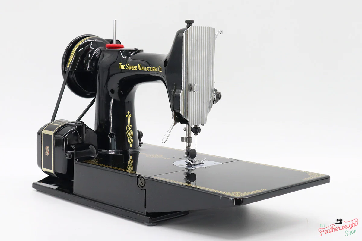 Singer Featherweight 221 Sewing Machine, AL033*** - Image 6