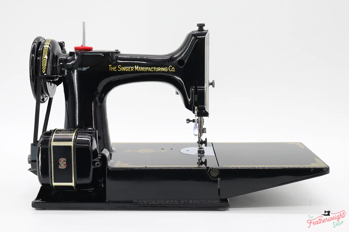 Singer Featherweight 221 Sewing Machine, AL033*** - Image 7