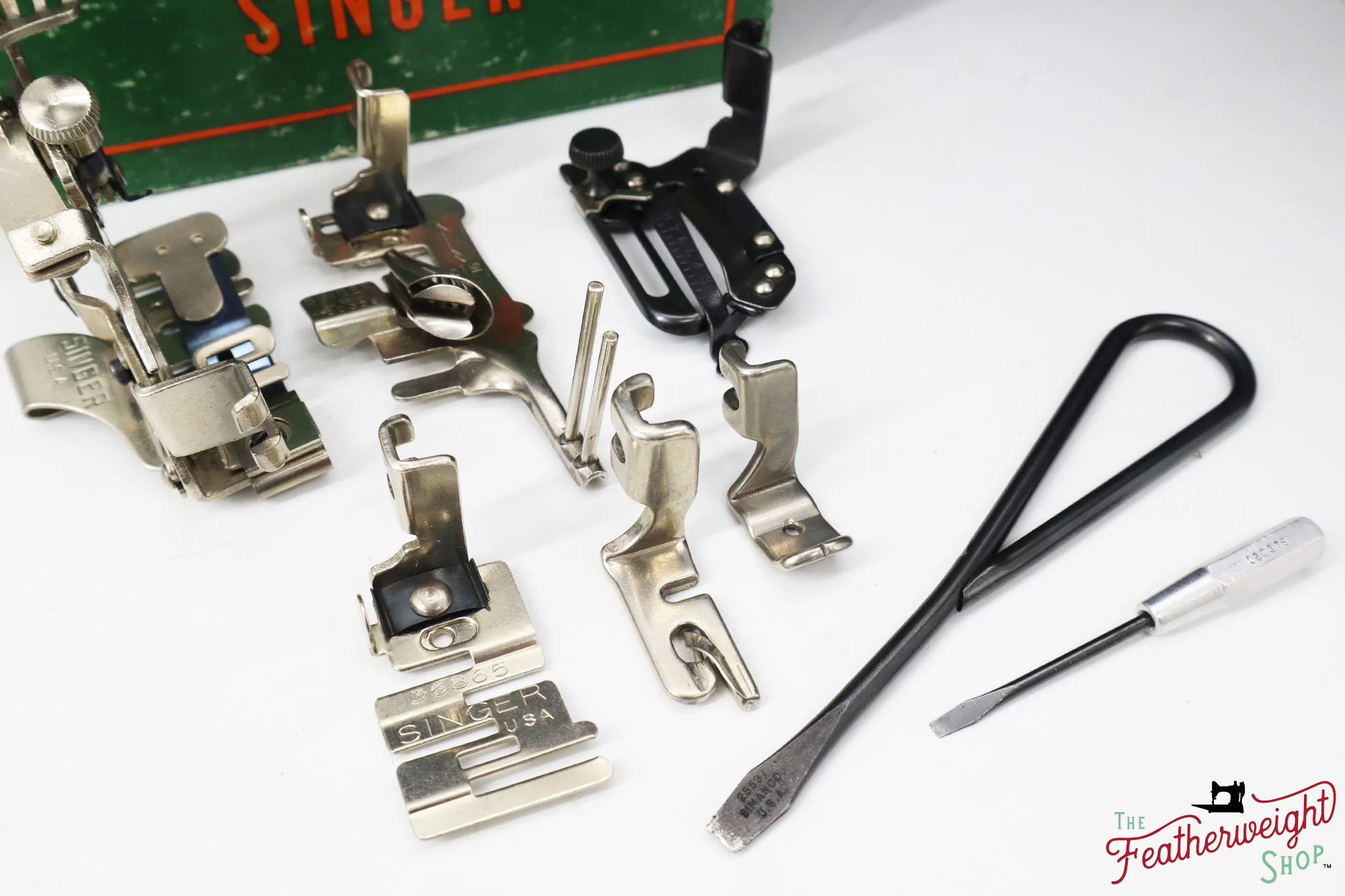 Singer Featherweight 221 Sewing Machine, AL170*** - 1952 - Image 15