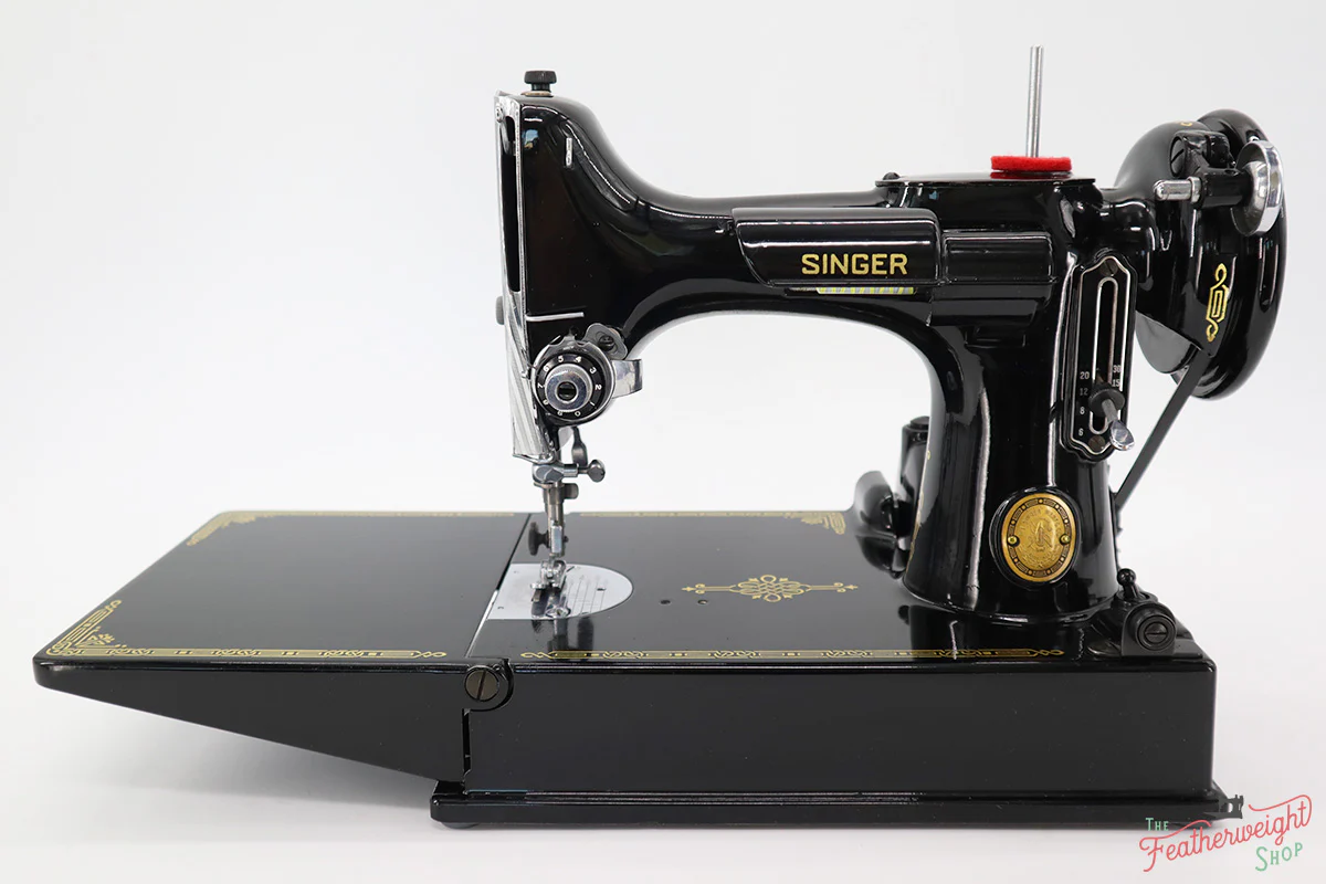 Singer Featherweight 221 Sewing Machine, AL176*** - Image 3