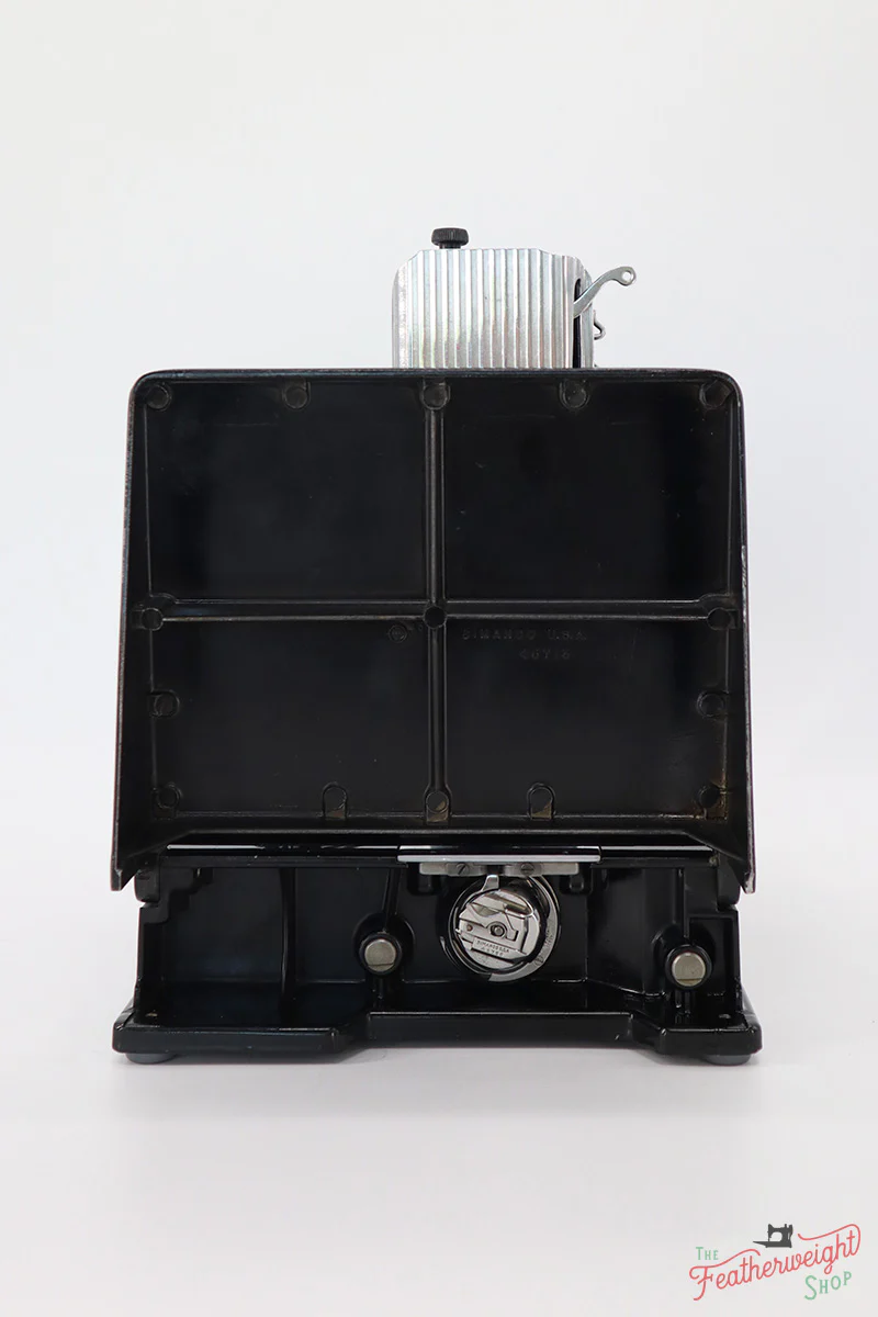 Singer Featherweight 221 Sewing Machine, AL176*** - Image 5