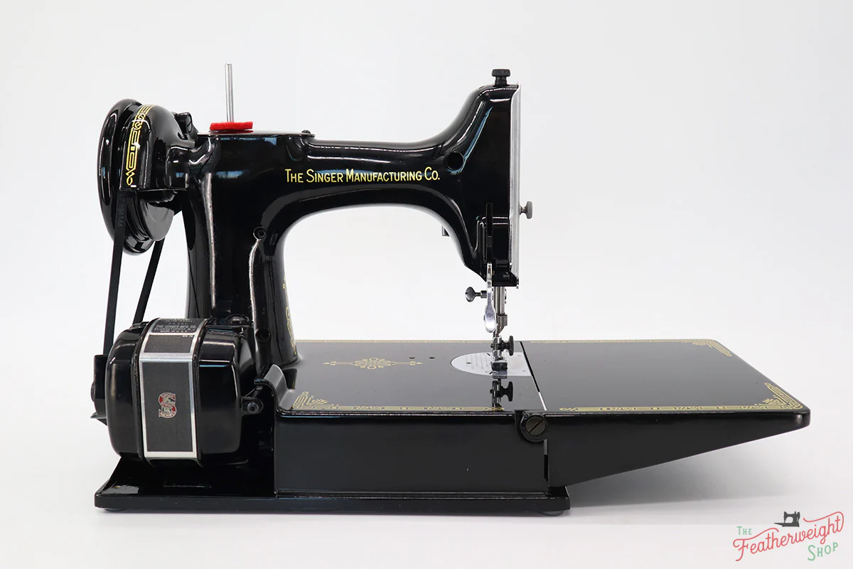Singer Featherweight 221 Sewing Machine, AL176*** - Image 7