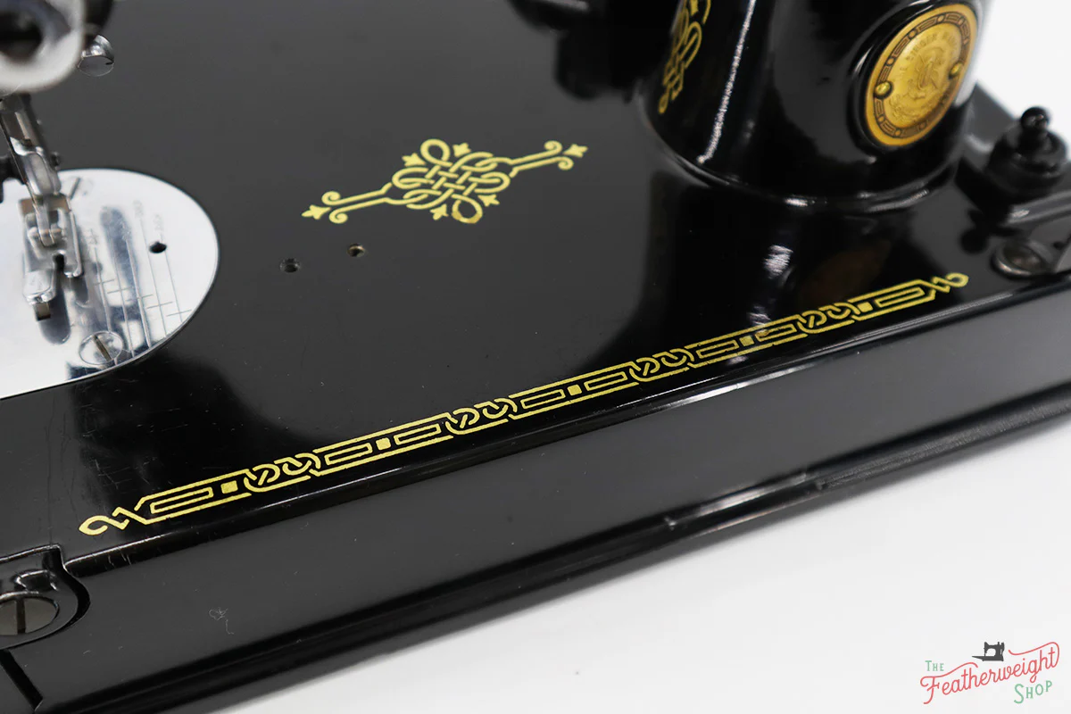 Singer Featherweight 221 Sewing Machine, AL176*** - Image 9