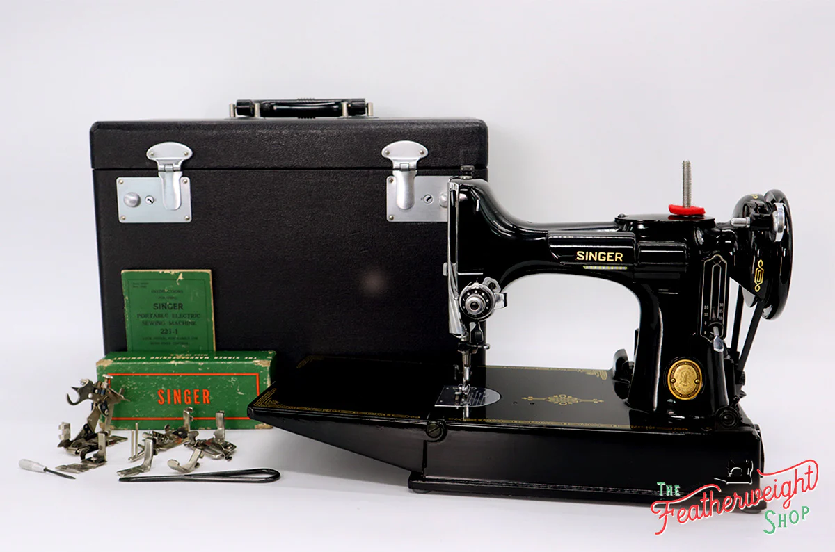 Singer Featherweight 221 Sewing Machine, AL180*** - Image 2
