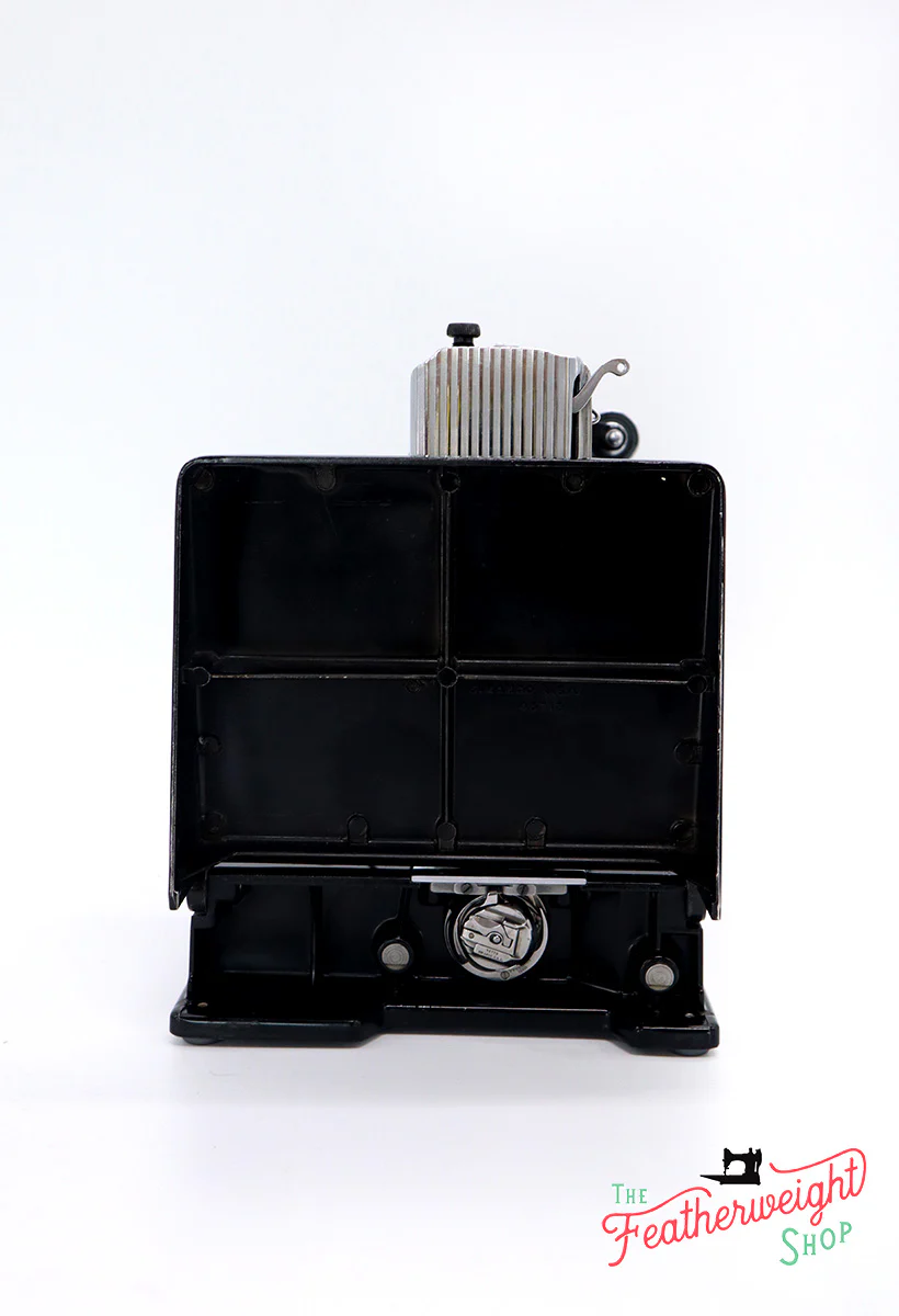Singer Featherweight 221 Sewing Machine, AL180*** - Image 6