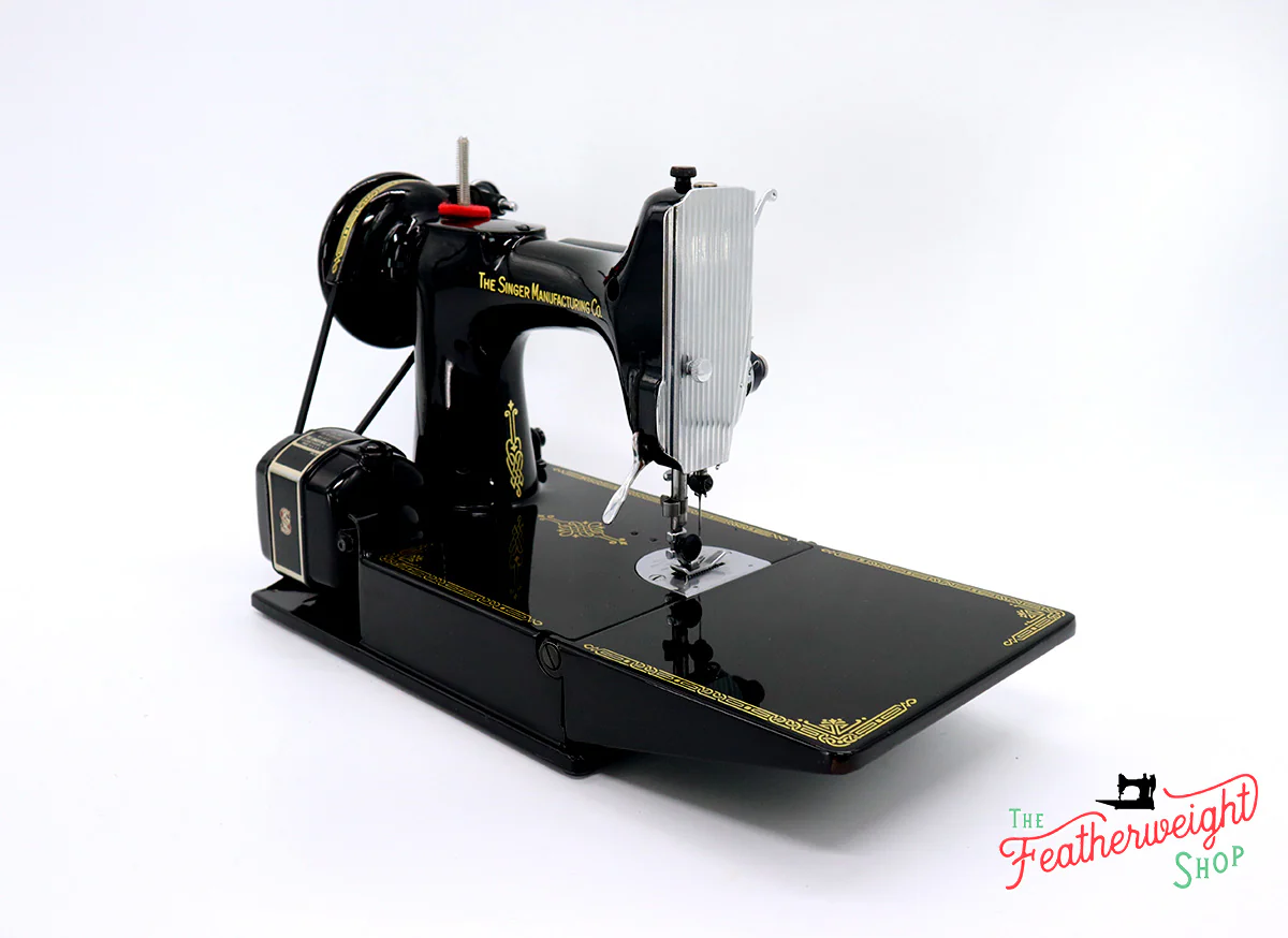 Singer Featherweight 221 Sewing Machine, AL180*** - Image 7