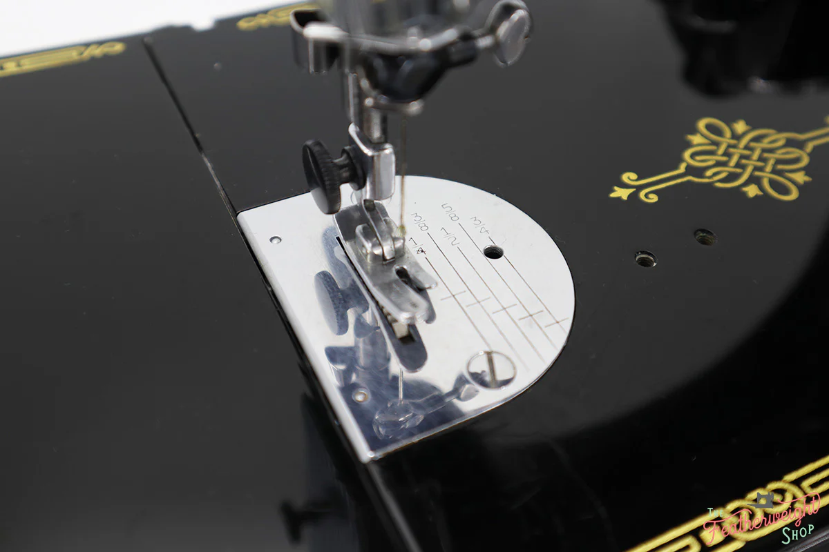 Singer Featherweight 221 Sewing Machine, AL183*** - Image 15