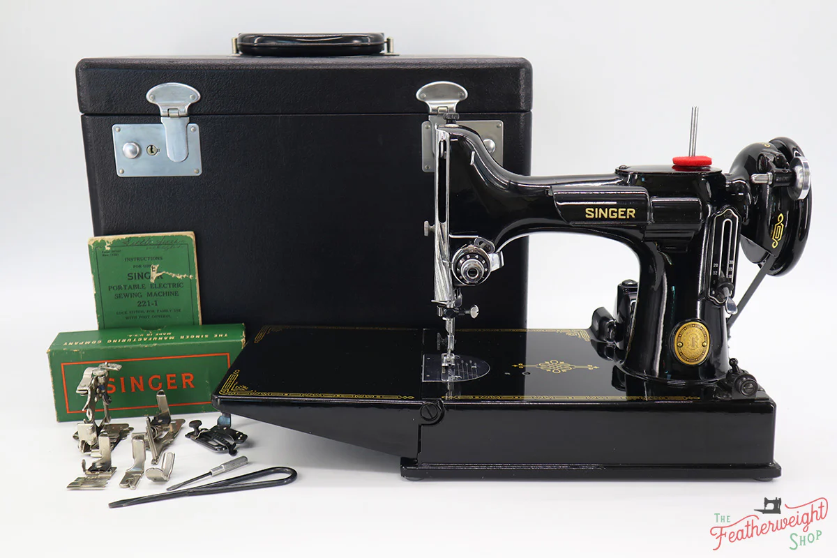 Singer Featherweight 221 Sewing Machine, AL183*** - Image 2