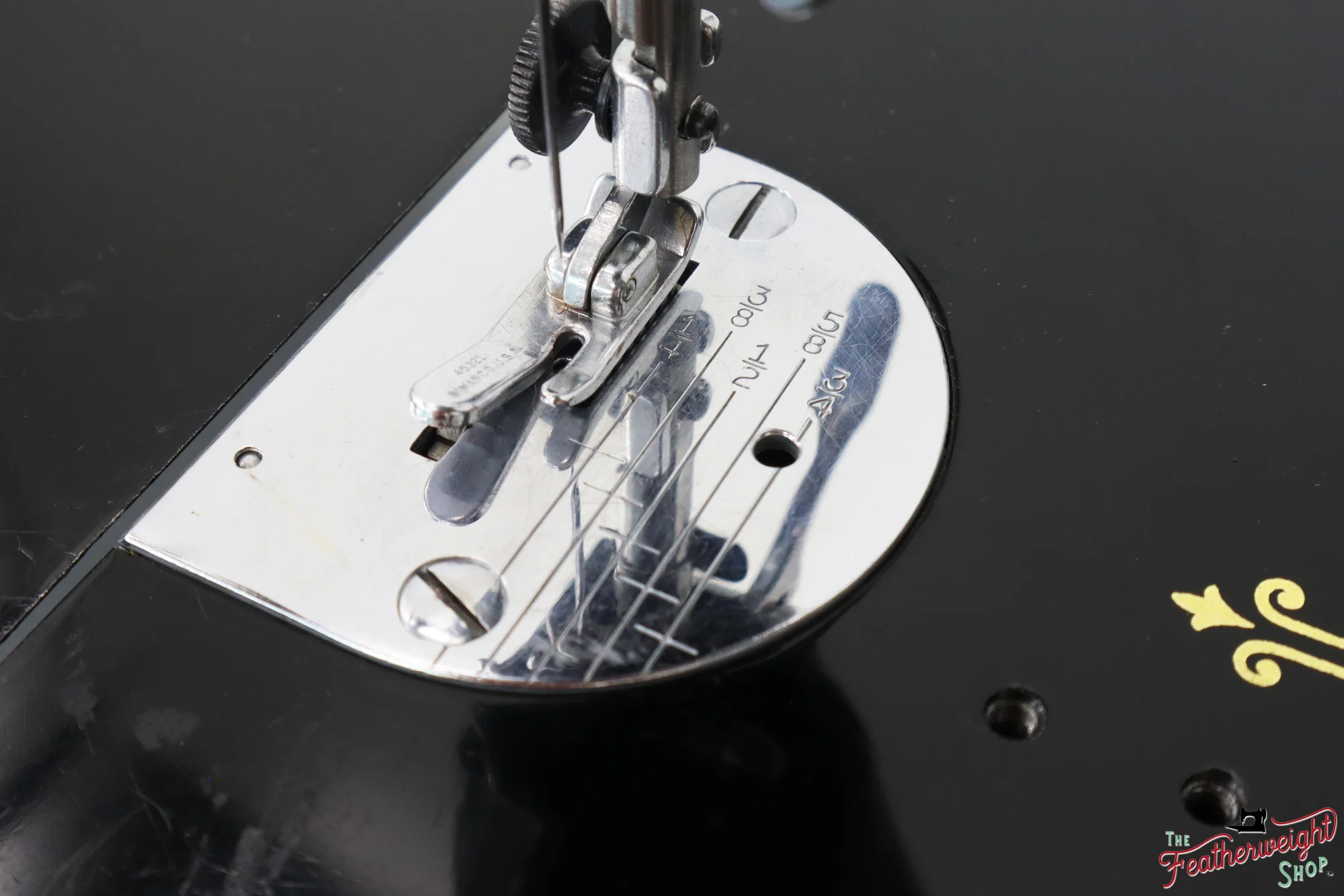 Singer Featherweight 221 Sewing Machine, AL391*** - 1953 - Image 14