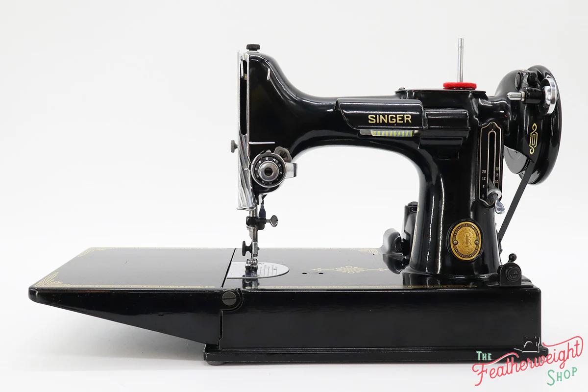 Singer Featherweight 221 Sewing Machine, AL406*** - Image 2
