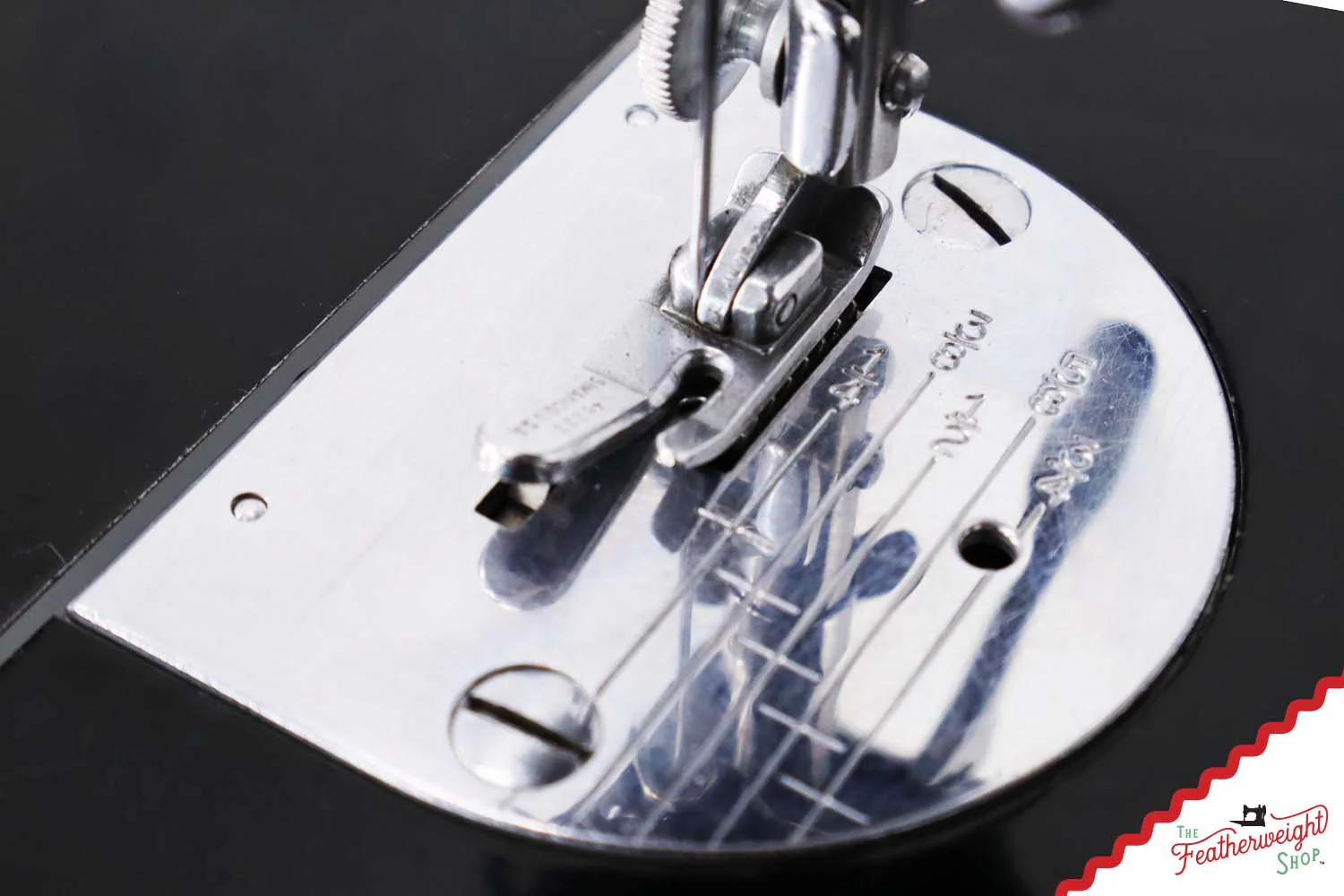 Singer Featherweight 221 Sewing Machine, AL408*** - 1953 - Image 15