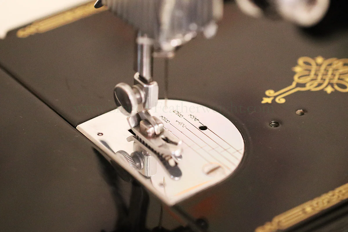 Singer Featherweight 221 Sewing Machine, AL541*** - Image 13