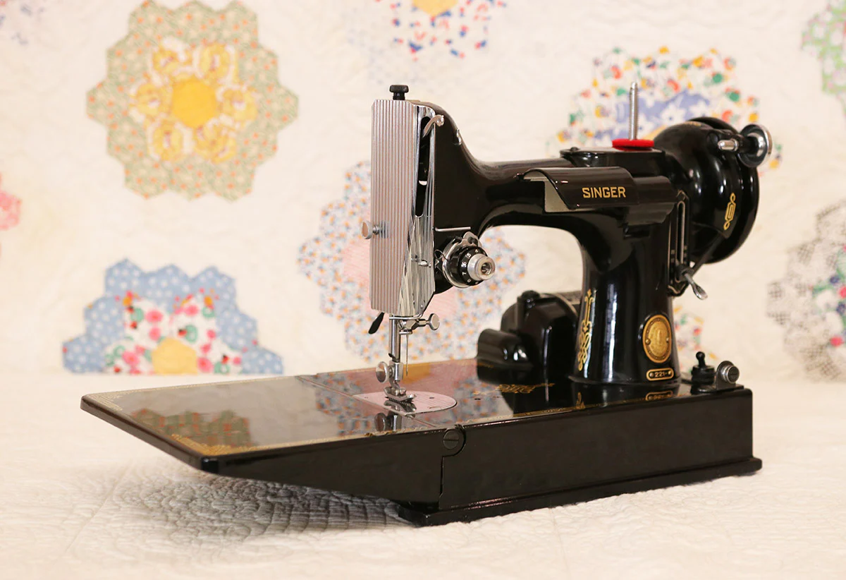 Singer Featherweight 221 Sewing Machine, AL541*** - Image 3