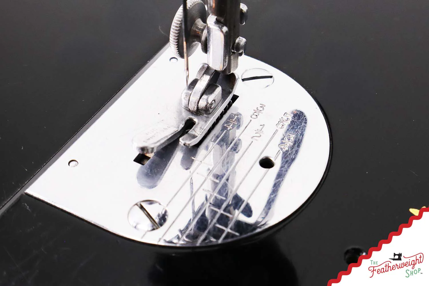 Singer Featherweight 221 Sewing Machine, AL549*** - 1953 - Image 13