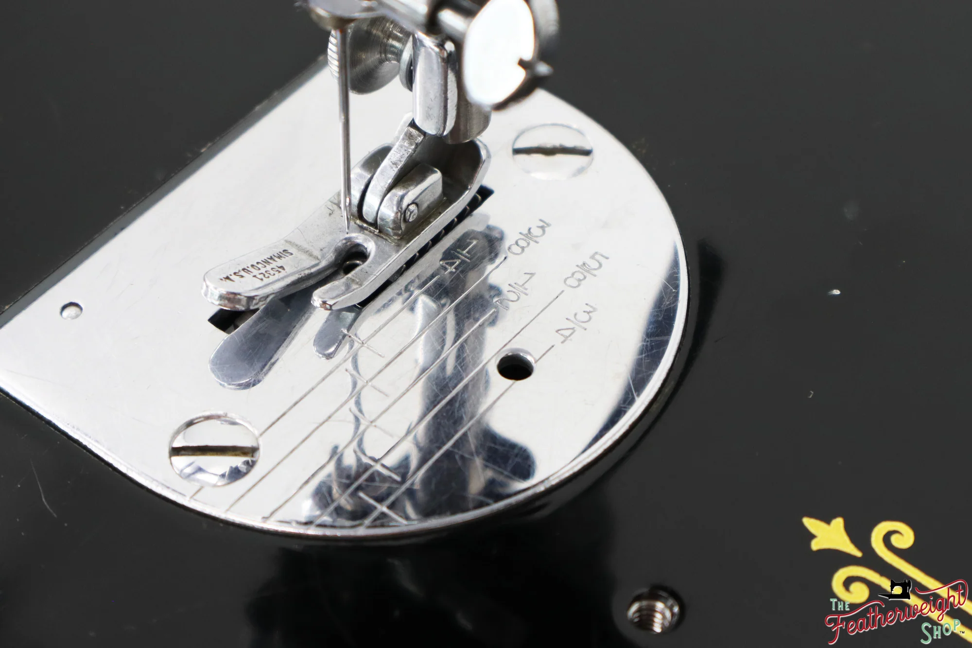 Singer Featherweight 221 Sewing Machine, AL555*** - 1953 - Image 14
