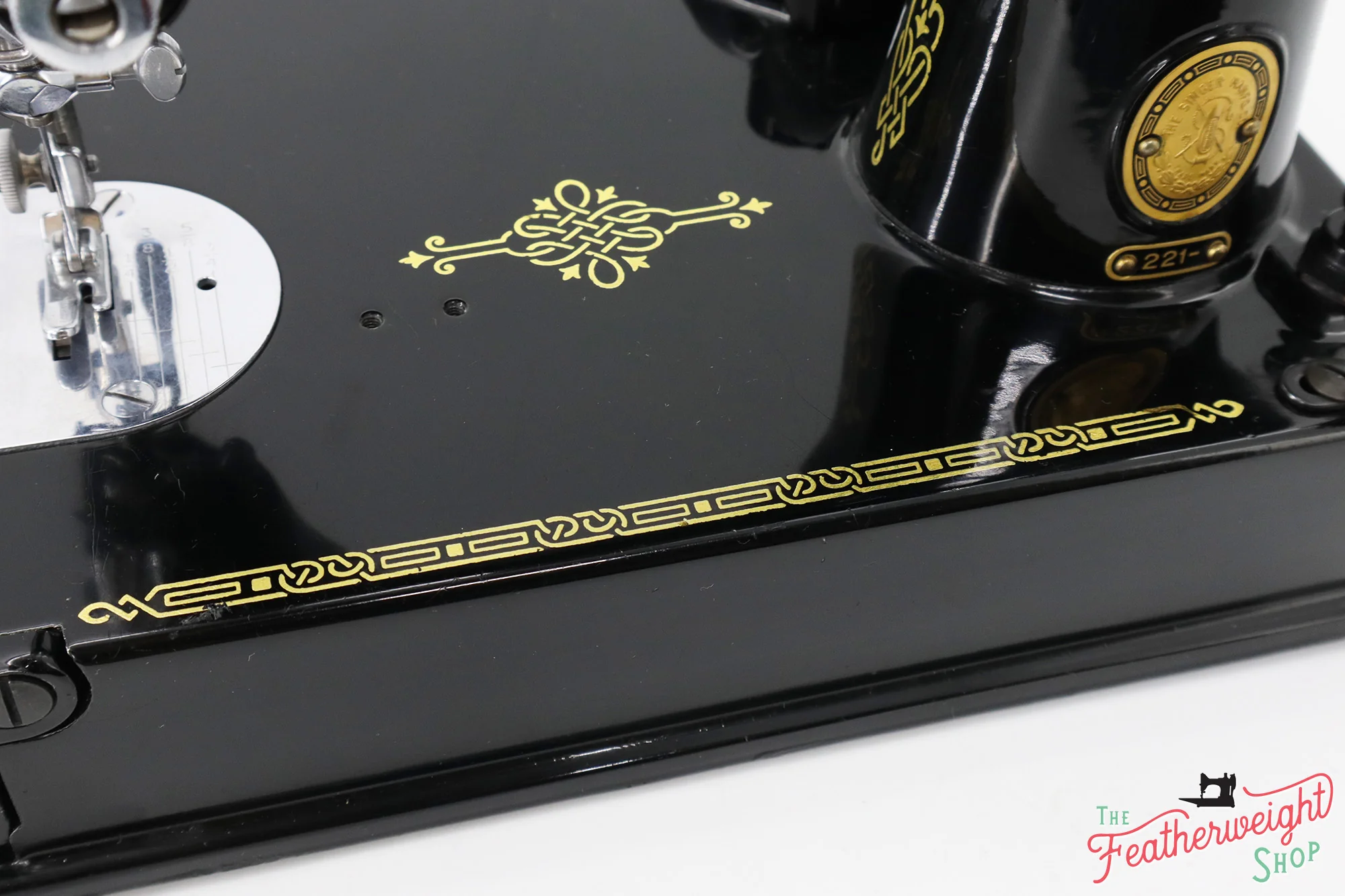 Singer Featherweight 221 Sewing Machine - AL560*** - 1953 - Image 10