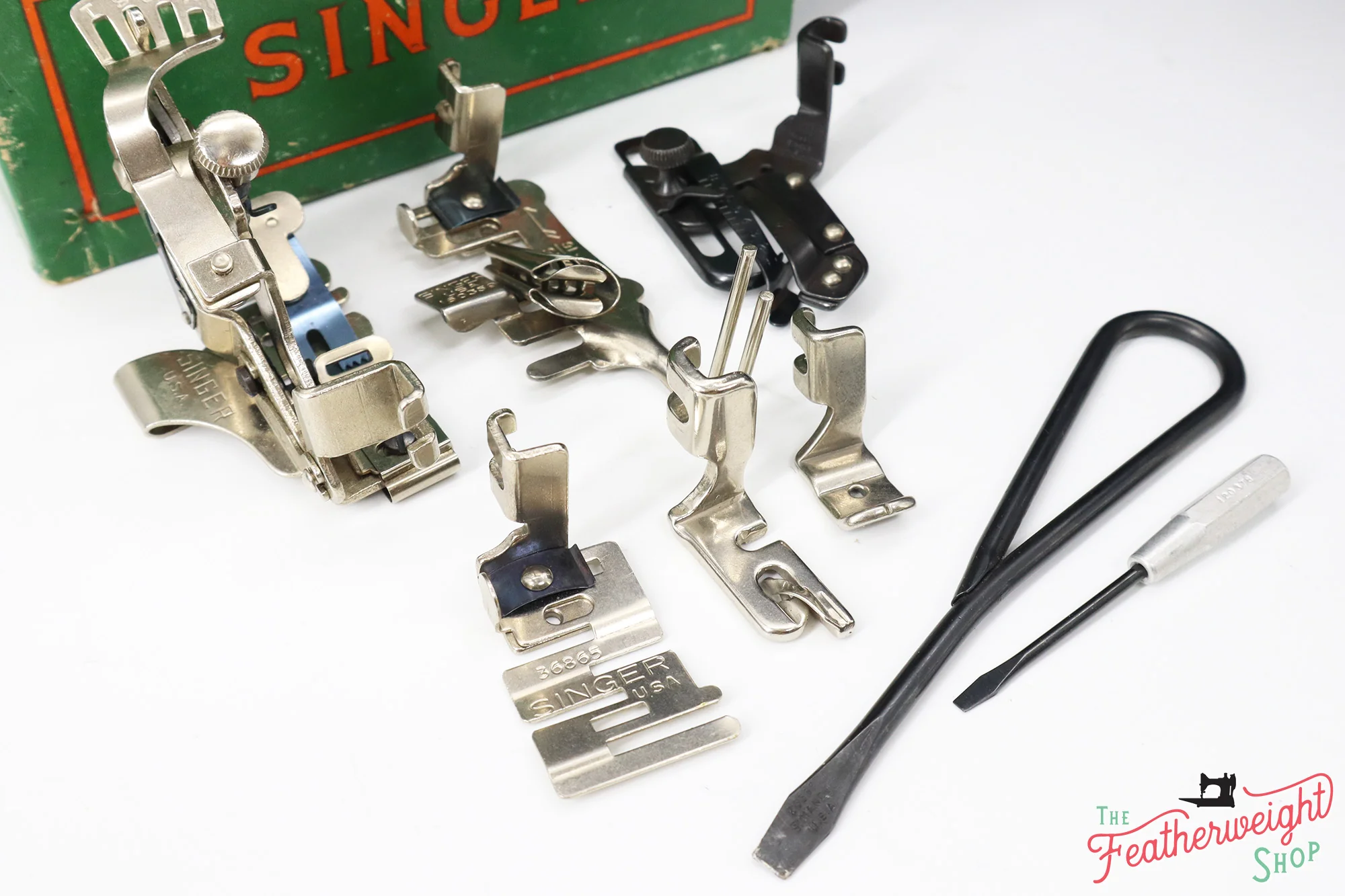 Singer Featherweight 221 Sewing Machine - AL560*** - 1953 - Image 18