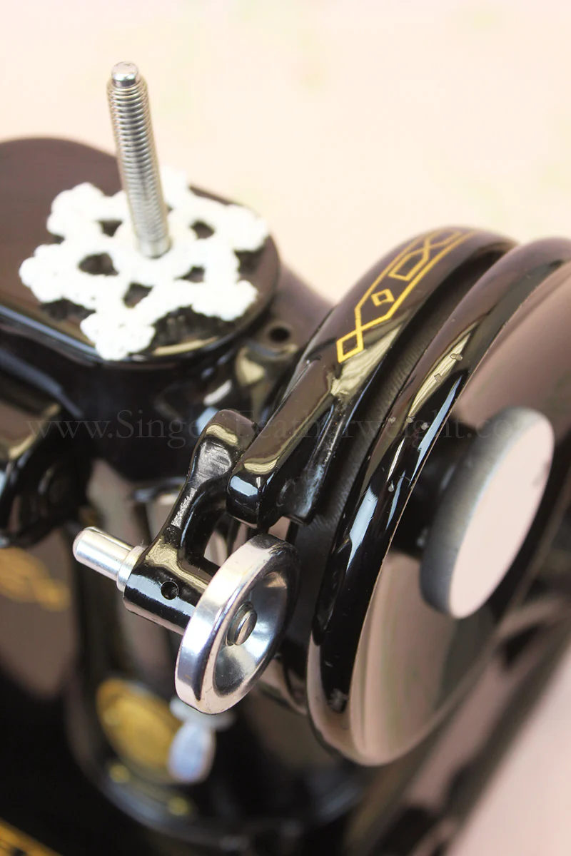 Singer Featherweight 221 Sewing Machine, AL565*** - Image 10