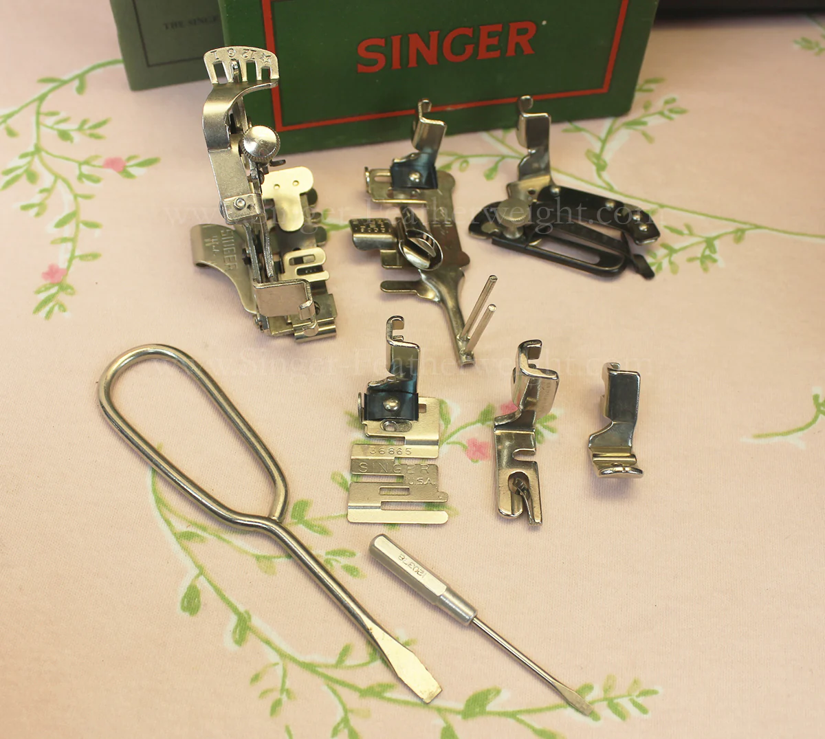 Singer Featherweight 221 Sewing Machine, AL565*** - Image 13