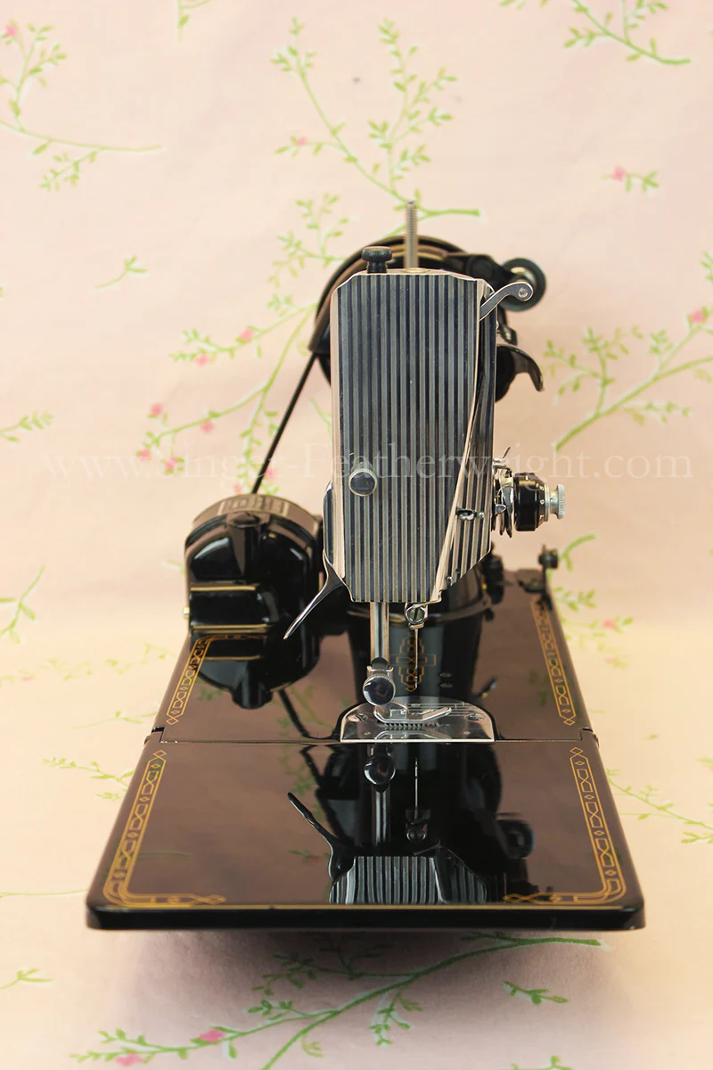 Singer Featherweight 221 Sewing Machine, AL565*** - Image 2
